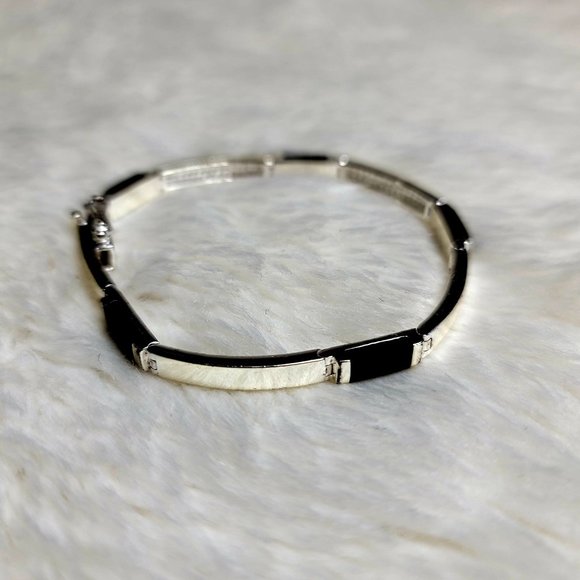 Bracelet with black accent - Picture 5 of 7
